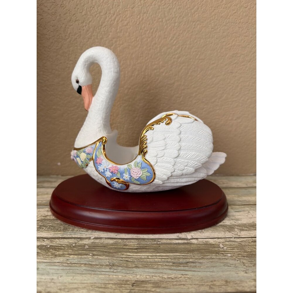 Lenox Carousel Swan Chariot with Wood Base 2009 Ltd Ed 120th Anniversary NIB - Picture 8 of 16